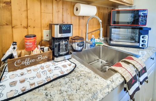 Chiloquin Apartment | Riverfront Resort Cabin ~ 21 Mi to Crater Lake!