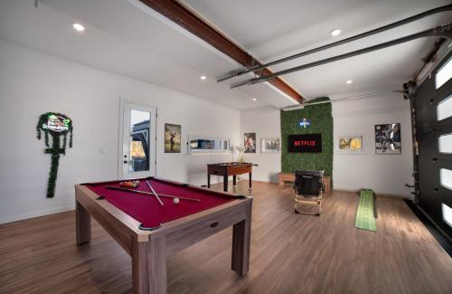 Trent Hills House | Riverfront Retreat Modern Home w Sauna and Hot Tub