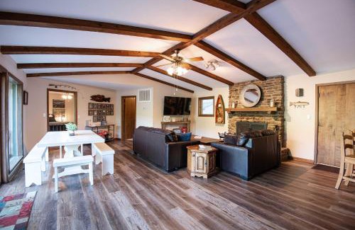Wilburn House | Riverfront Retreat with Fire Pit Fish and Hike!