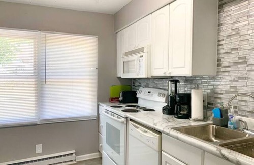 Yorkville Apartment | Riverfront/RW Waterpark/Kayak & Canoe/Fishing/Free WIFI/Comfy beds
