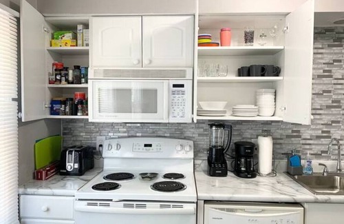 Yorkville Apartment | Riverfront/RW Waterpark/Kayak & Canoe/Fishing/Free WIFI/Comfy beds
