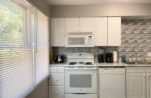 Yorkville Apartment | Riverfront/RW Waterpark/Kayak & Canoe/Fishing/Free WIFI/Comfy beds