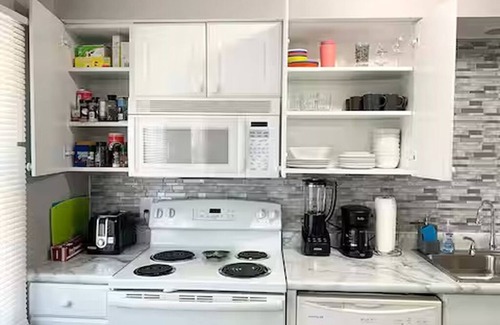 Yorkville Apartment | Riverfront/RW Waterpark/Kayak & Canoe/Fishing/Free WIFI/Comfy beds