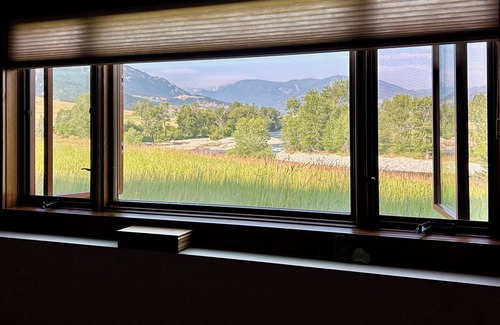 Fishtail Apartment | ‘RIVERFRONT’ -Sights & sounds of this Blue Ribbon Trout fishery are stunning!