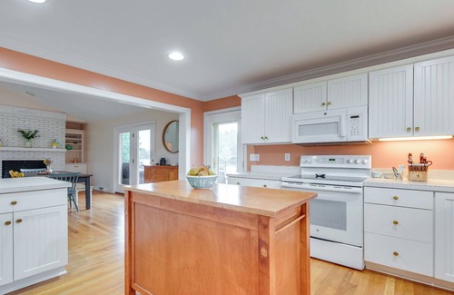 Weems House | Riverfront Virginia Home - Dock, Fire Pit & Kayaks