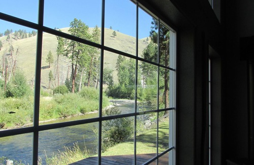 Conner House | Riverhouse Retreat on East Fork of the Bitterroot - Stunning Views & Tranquility