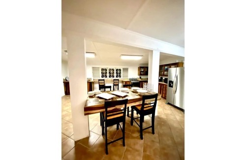 Kingston Villa | Riverhouse Villa 5Bed 4Bath/Pool