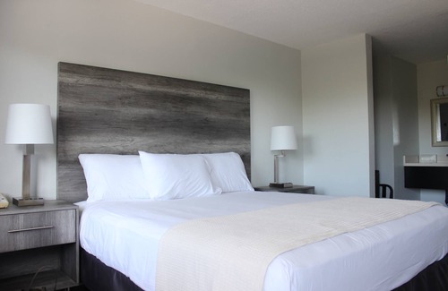 Mission Valley West Hotel | Riverleaf Inn Mission Valley