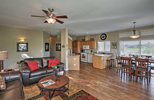 Needles House | Rivers Edge Golf Condo with Beach Access and Patio!