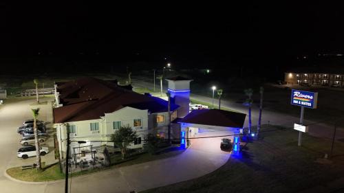 Three Rivers Hotel | Rivers Inn and Suites