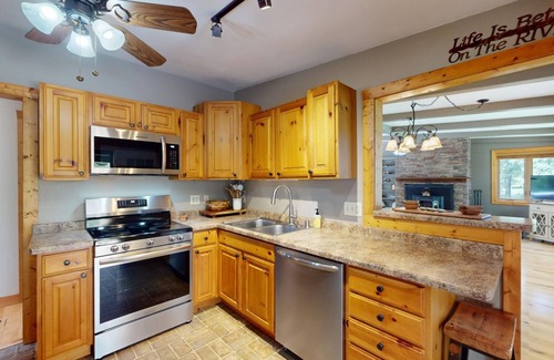 Rothschild House | River’s Reverie - Privacy within minutes of conveniences and attractions!