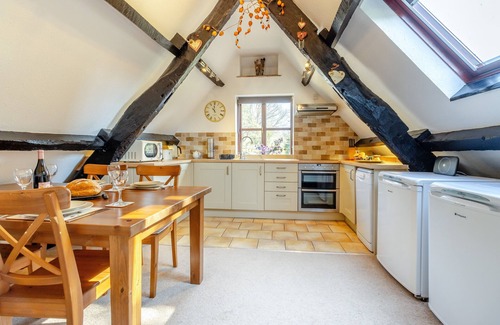 Llangorse House | Riverside Barn - LLangorse