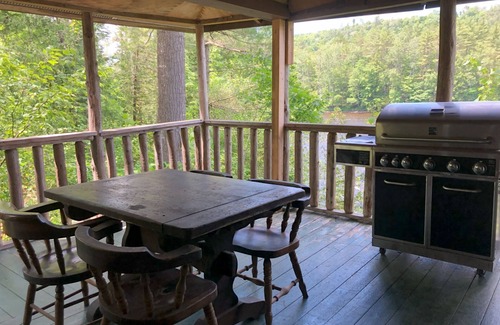 The Forks Cabin | Riverside Cabin in The Forks