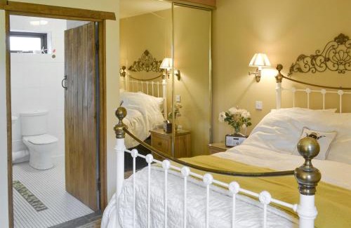 Drayton House | Riverside Cottage
