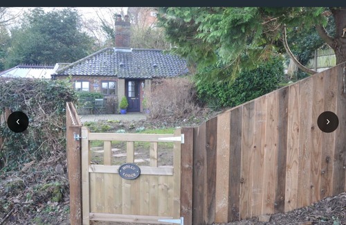 Bramerton Cottage | Riverside cottage in idyllic location with private mooring.Great for fishing!