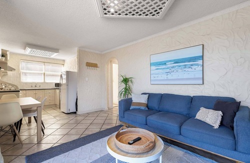 Glenelg North Apartment | Riverside Courtyard Glenelg North | Pets Welcome