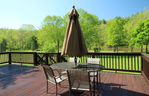 Grassy Creek House | Riverside Escape