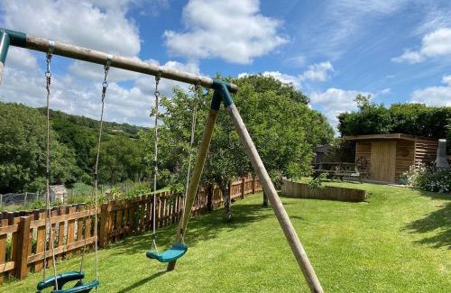 Bodmin House | Riverside farm cottage on private wildlife estate 3-bedrooms