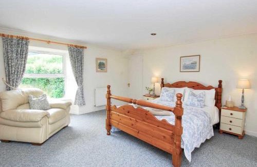 Bodmin House | Riverside farm cottage on private wildlife estate 3-bedrooms