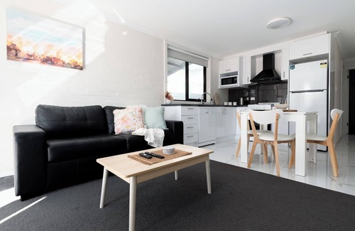 Riverside Apartment | Riverside Gem with Parking & WiFi
