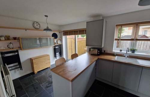 Newcastle-upon-Tyne House | Riverside Home. 3 Bedroom. Free Parking. 10 mins to Newcastle Centre