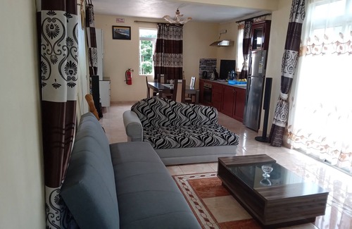 Grand River South East House | Riverside Holiday Home