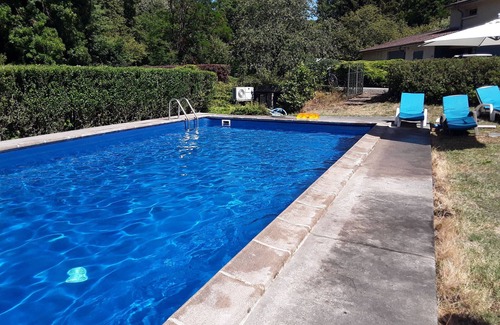 Haironville Cottage | Riverside Retreat: Heated Pool, Tennis, 5 Bedrooms, Private Parking