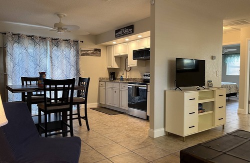 New Port Richey House | ❤️❤️RIVERSIDE RETREAT RIVERWALK FISHING🐠🐟HISTORIC DOWNTOWN-PETS WELCOME🐈🐩