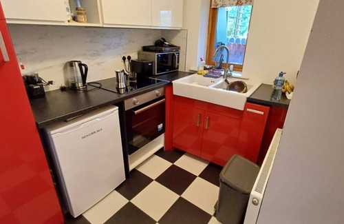 Chapelizod Apartment | Riverside Serene Getaway Studio - Enjoy Dublin’s Unique Studio by Phoenix park.