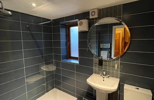 Chapelizod Apartment | Riverside Serene Getaway Studio - Enjoy Dublin’s Unique Studio by Phoenix park.