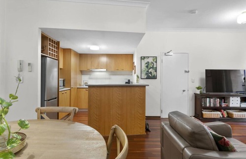 East Perth Apartment | Riverside Suite: Spectacular City Living
