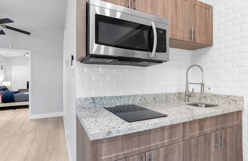 Croissant Park Villa | Riverside villa next to Down Town Ft Lauderdale