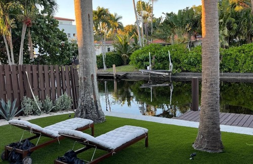 Croissant Park Villa | Riverside villa next to Down Town Ft Lauderdale