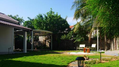 Mang Yang Villa | Riverside Villa with Garden