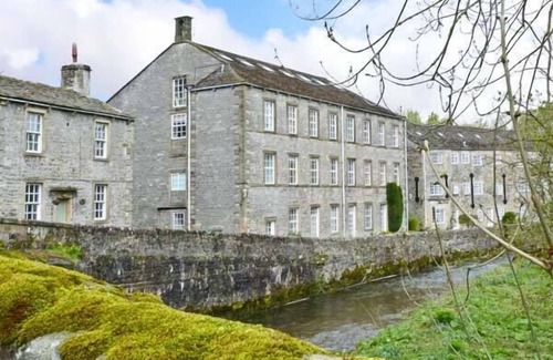 Airton Apartment | RIVERSIDE WALK, family friendly, luxury holiday cottage in Airton