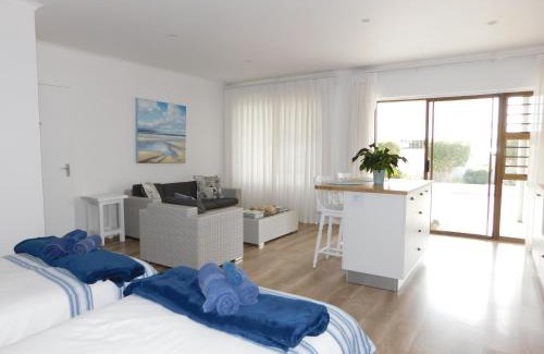 Laaiplek House | Rivertides Self Catering Guest House