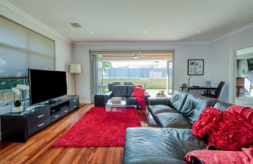 Rivervale House | Rivervale Retreat - Spacious Family Living