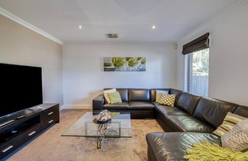 Rivervale House | Rivervale Retreat - Spacious Family Living