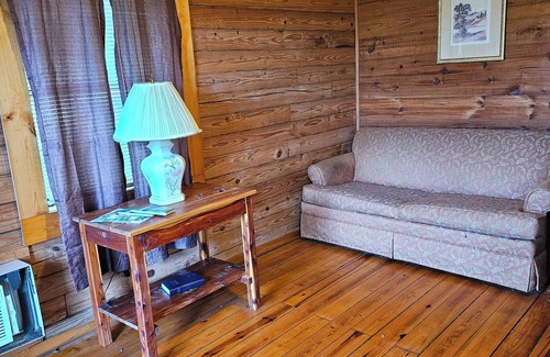 Mammoth Spring Hotel | Riverview Cabins