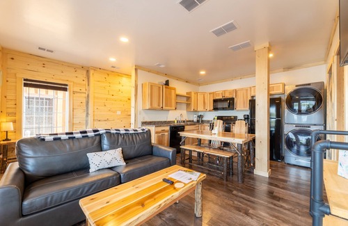 Houghton Cabin | Riverview Garden Cabin 21A