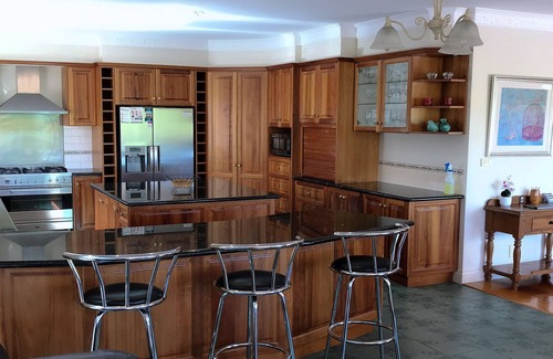 Warrnambool House | RIVERVIEW HEIGHTS Large/small Group Accommodation