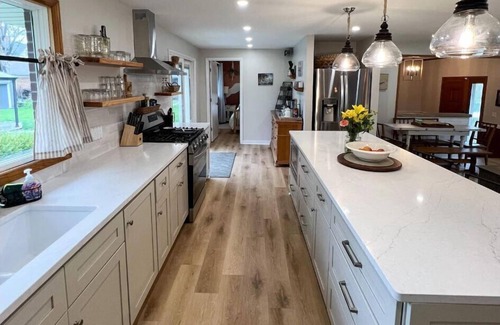 Tonawanda House | Riverview House: 13 miles to Niagara Falls and 12 miles to Buffalo