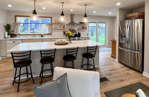 Tonawanda House | Riverview House: 13 miles to Niagara Falls and 12 miles to Buffalo