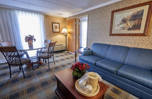 Somerset Hotel | Riverview Inn & Suites