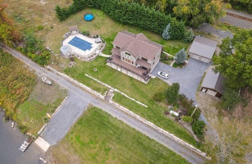Dauphin House | Riverview Lodge Summa