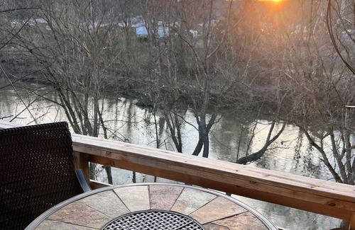 Chapmanville Apartment | Riverview Retreat II, Charming 2 BR apartment with WiFi in Chapmanville, WV