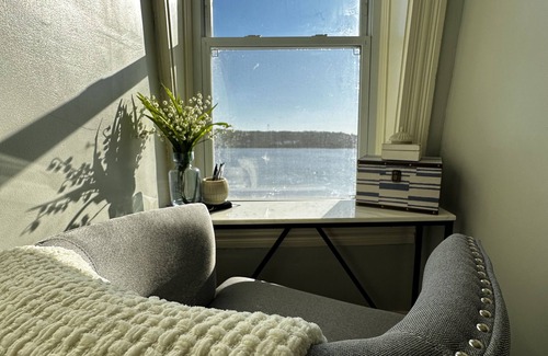 Somerset House | RiverView Retreat – Where Classic Charm Meets Coastal Comfort