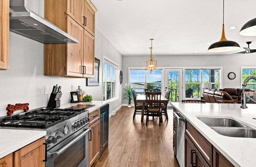Riverside House | RiverWest Goldies- Base Spirit Mtn, Sauna, Trails, Dog Friendly, 20% off Bike Rentals