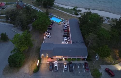 Mackinaw City Hotel | Riviera Motel