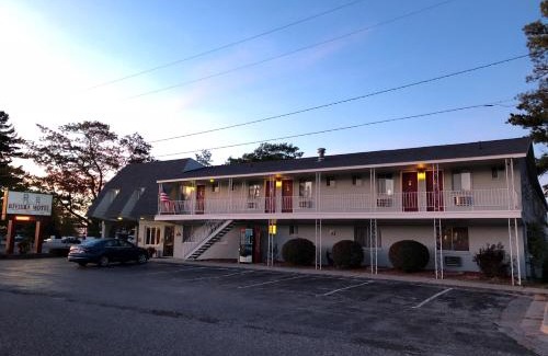 Mackinaw City Hotel | Riviera Motel